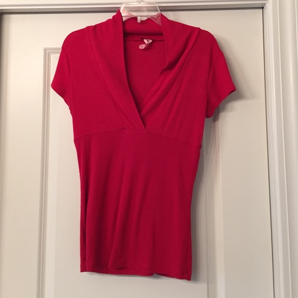 Red T - slimming & bold!