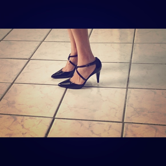 Tahari Black heels
