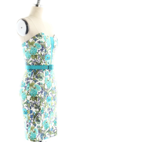 ⚡️Amazing Akira Strapless Dress⚡️ - Picture 2 of 4