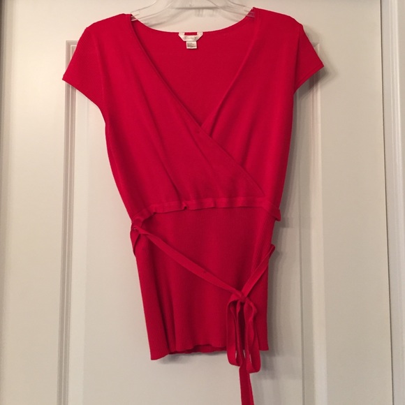 Red & flattering!! Slimming!