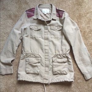 Hinge jacket