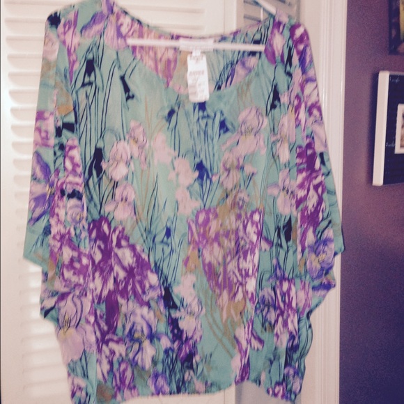 Jennifer Lopez Flower Top - Picture 1 of 2