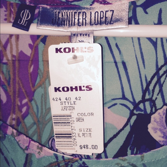 Jennifer Lopez Flower Top - Picture 2 of 2