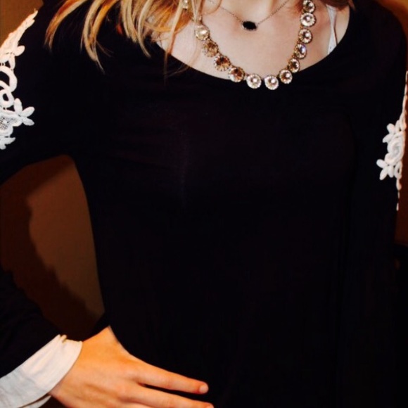 🎉Host Pick📣:❤️NWT Black and White Prairie blouse - Picture 2 of 4