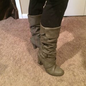 Qupid Boots 8 1/2 side buckle half zipper w cuff