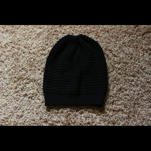 Black slouchy beanie