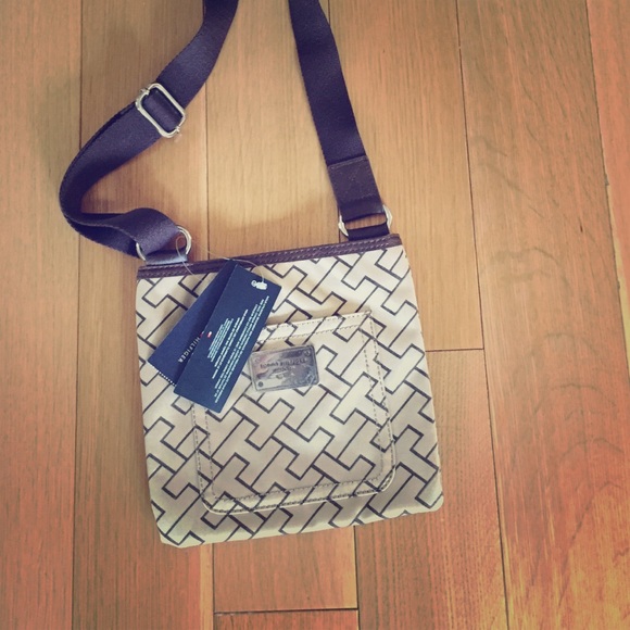 Tommy Hilfiger Handbags - Tommy Hilfiger purse