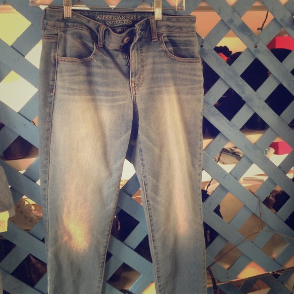 American Eagle Light Wash Medium rise jeans