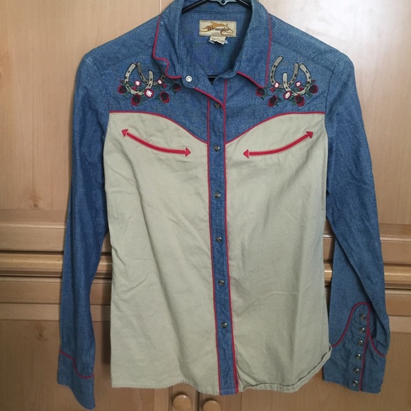 Small wrangler long sleeve button up.