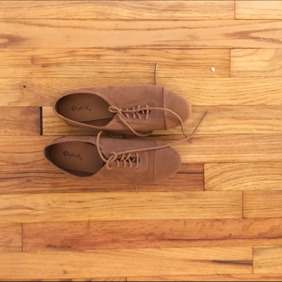 Flats - Picture 1 of 2