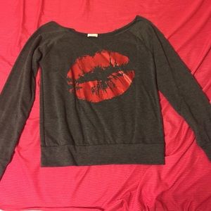 Long sleeve kissy shirt