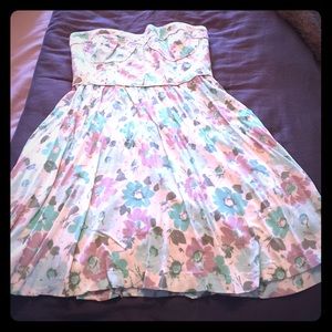 Spring flowered dress🔴PRICE LOWERED🔴