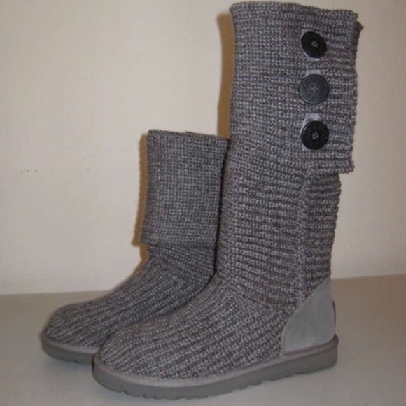 UGG Shoes - 🎉🎉🎉 Priced to sell Uggs size 9