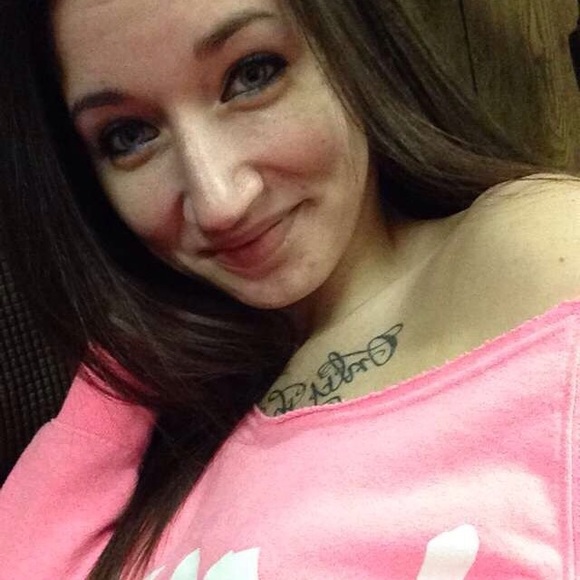 Meet your Posher, Haley - Picture 3 of 4