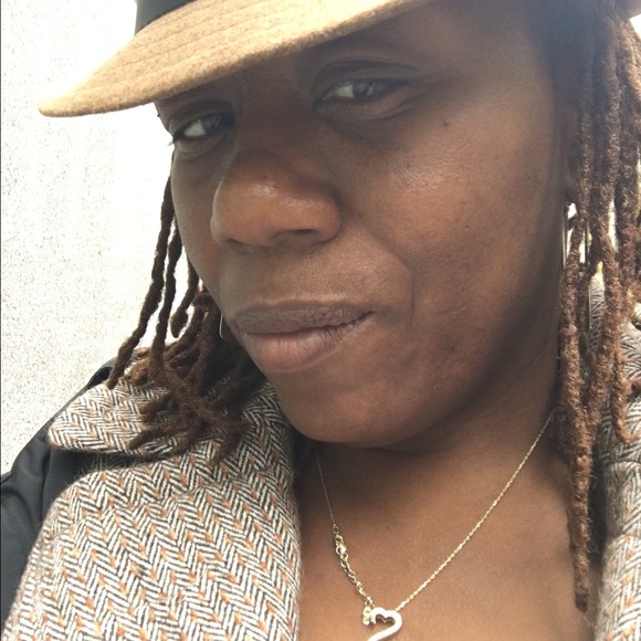 Meet your Posher, Yolanda - Picture 1 of 1