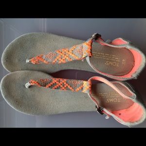 Toms sandals size 9