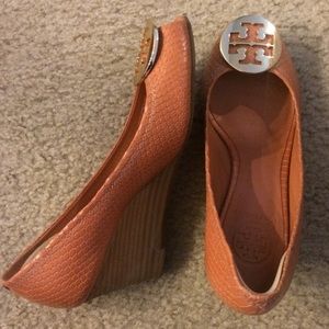 Sally wedge in chestnut/gold