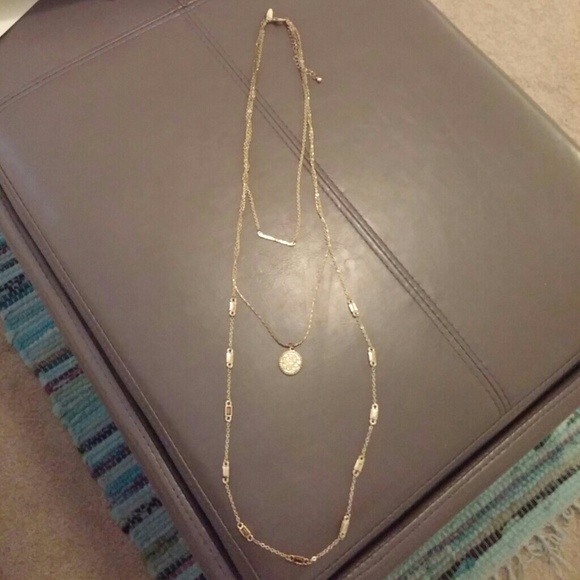 💳💵🔒SOLD IN BUNDLE Gold Tri Necklace🔒💵💳 - Picture 2 of 3