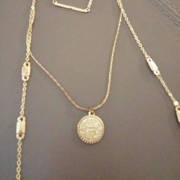💳💵🔒SOLD IN BUNDLE Gold Tri Necklace🔒💵💳 - Picture 3 of 3