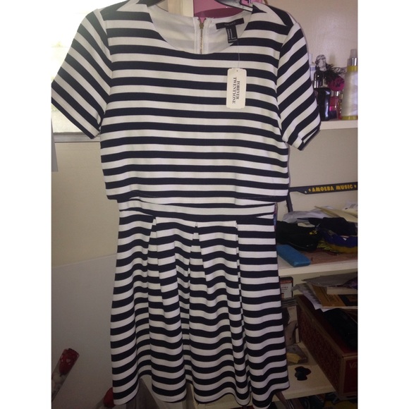 BRAND NEW striped dress from FOREVER21!!! - Picture 1 of 3