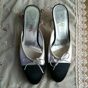 Vintage Chanel Black/Siver shoes