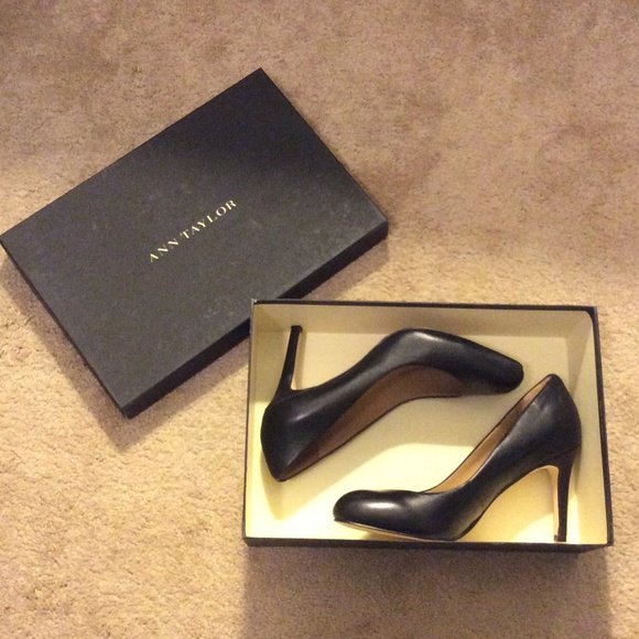 Ann Taylor black heels