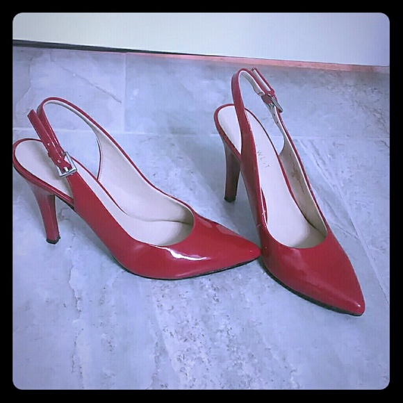 Red nine West dress shoes