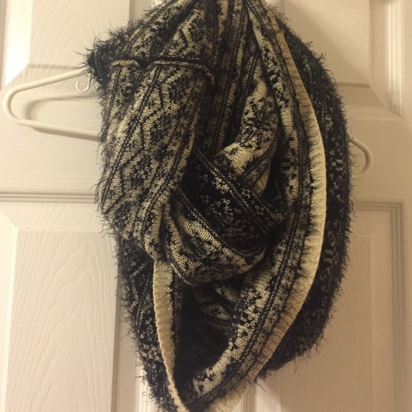 Patterned Eternity Scarf