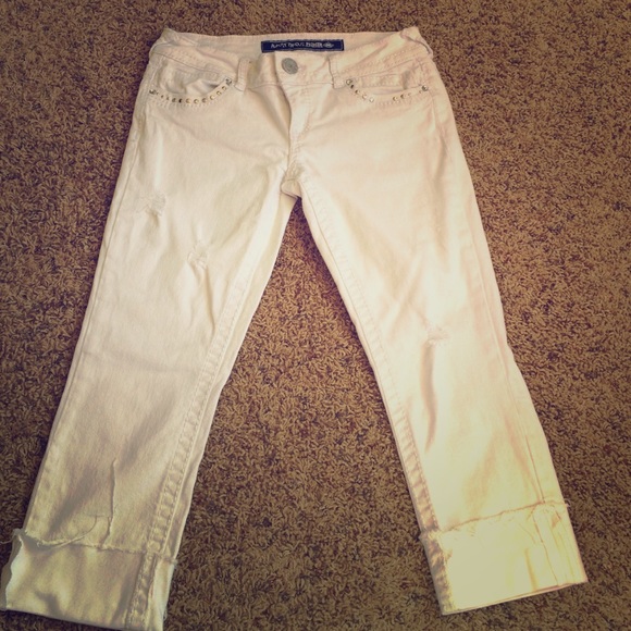 Almost Famous Cropped white jeans.