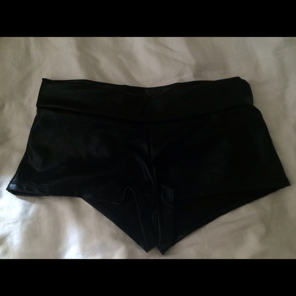 Black leather short and silver