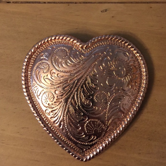 Pink heart belt buckle