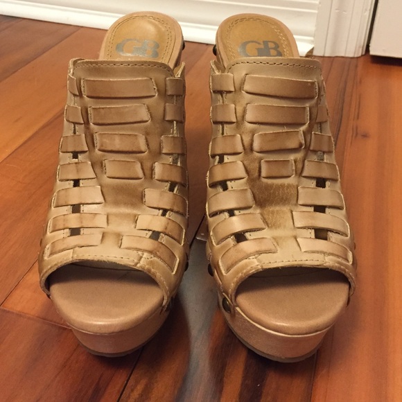 GB Gianni Bini platform sandal