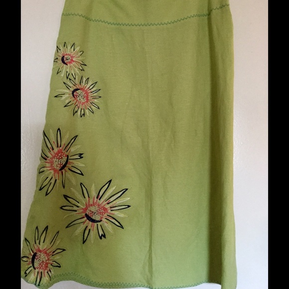 🚫SOLD🚫 Linen Skirt with beautiful hand stitched flowers - Picture 1 of 1