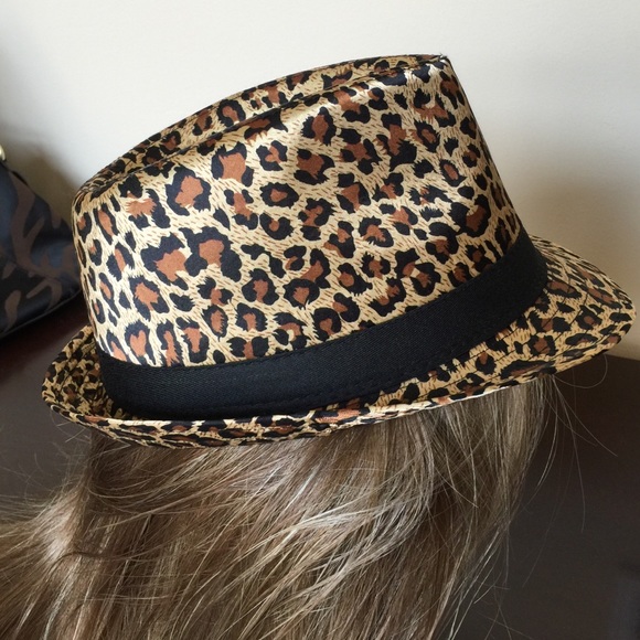 Accessories - NWOT Fedora