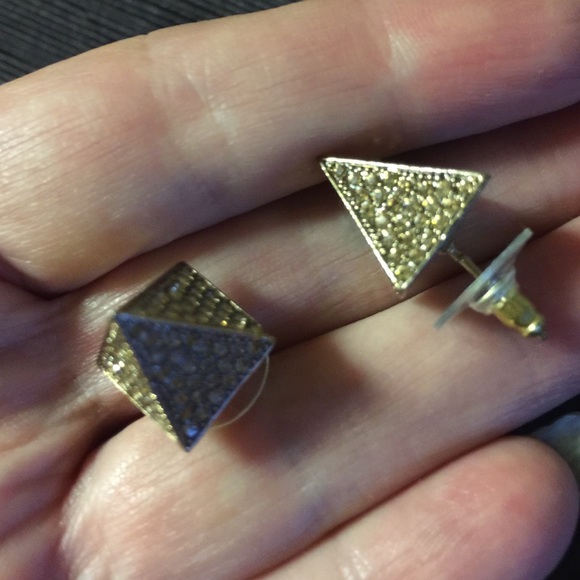 Minerani Swarovski element pyramid stud earrings - Picture 3 of 7
