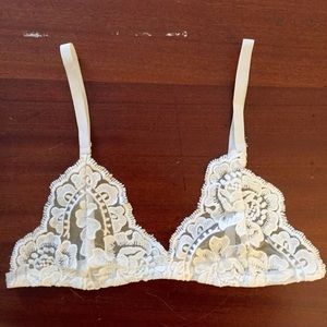 🎀🆕 White Floral Bralette