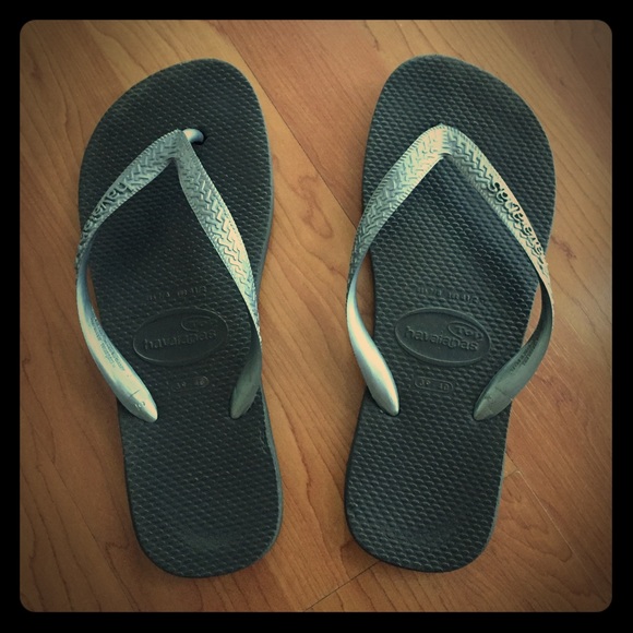 Very well maintained havaianas flip flops
