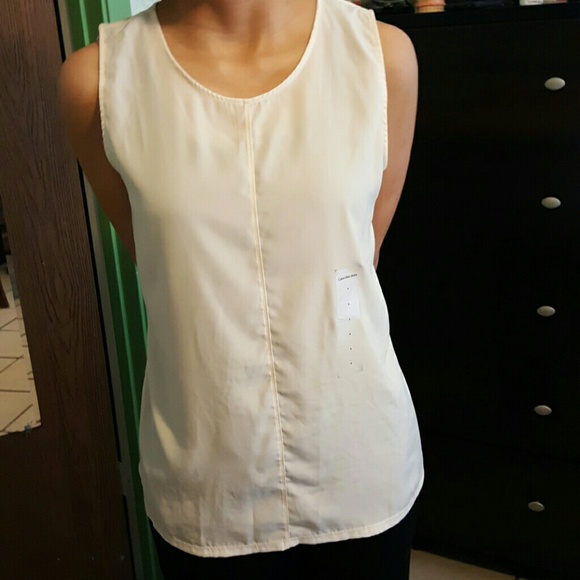 Creamy cream Sleeveless top - Picture 3 of 4