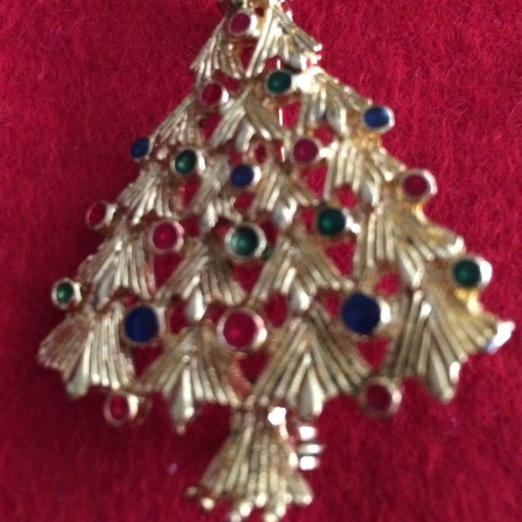 Gold tone Christmas pin with rhinestones