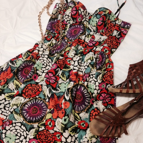 Bold patterned Moda International dress. - Picture 1 of 4