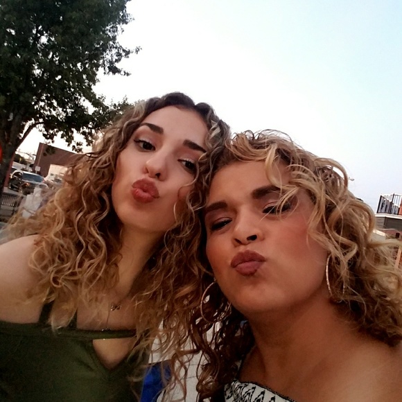 Meet your Posher, Julie - Picture 3 of 8