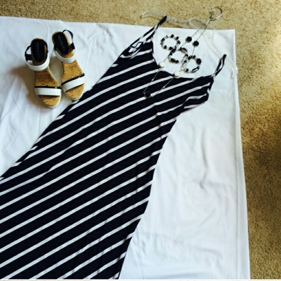 The kardashian Black white stripe maxi dress ! - Picture 3 of 4