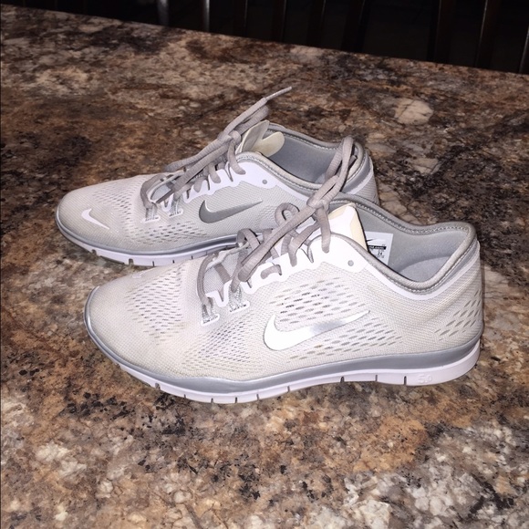 Nike Shoes - Nike free 5.0