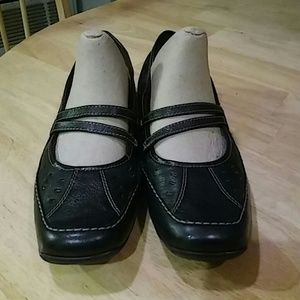 Easy Spirit gently used black flats size 10 M