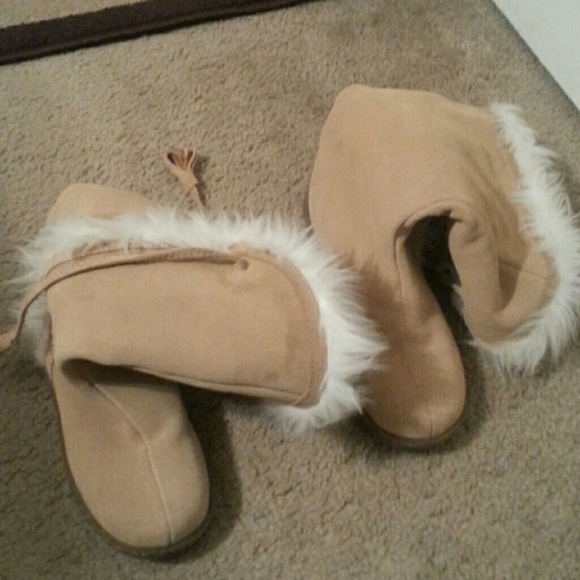 GAP BOOTS SIZE 3 on tag but can fit size 6