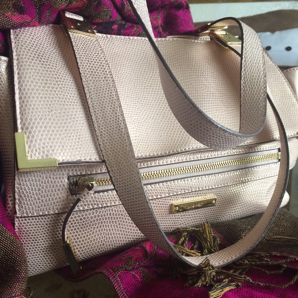 ✨HP✨Upscale Nine West Satchel