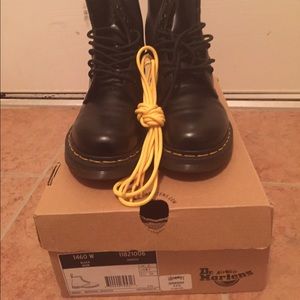 I am selling a size 7 women smooth Dr. Martens.