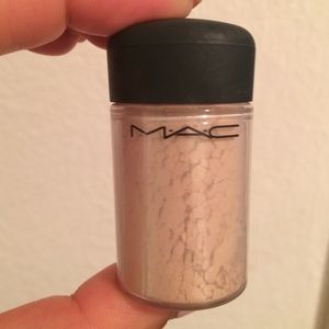 Mac full size pigment in Naked. 100% authentic