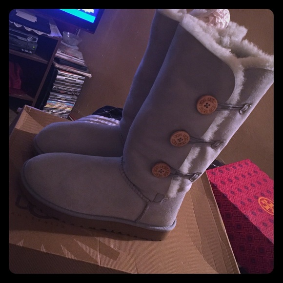 ❗️SOLD❗️ Uggs Bailey Button High