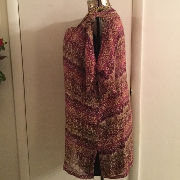 💄REDUCED 💄Burgundy/Tan Cold Shoulder Top💃🏾 - Picture 4 of 4